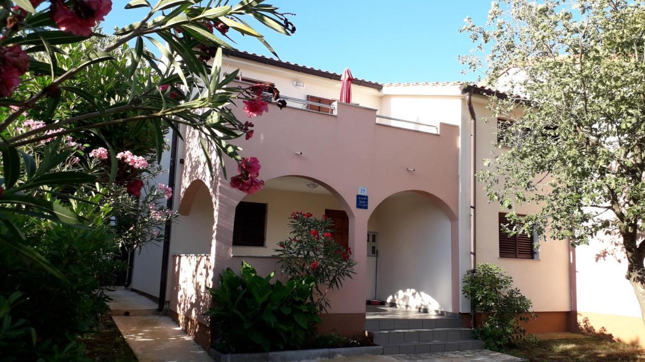 Apartmani Mia Ližnjan Εξωτερικό φωτογραφία