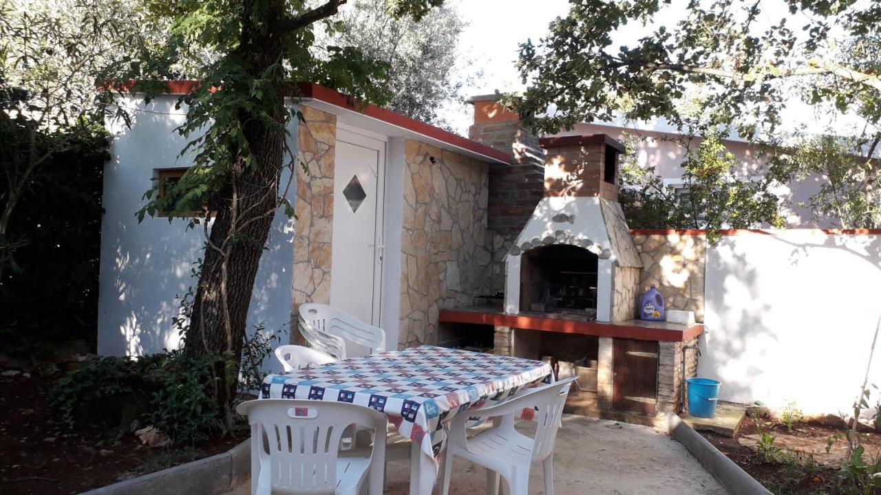 Apartmani Mia Ližnjan Εξωτερικό φωτογραφία