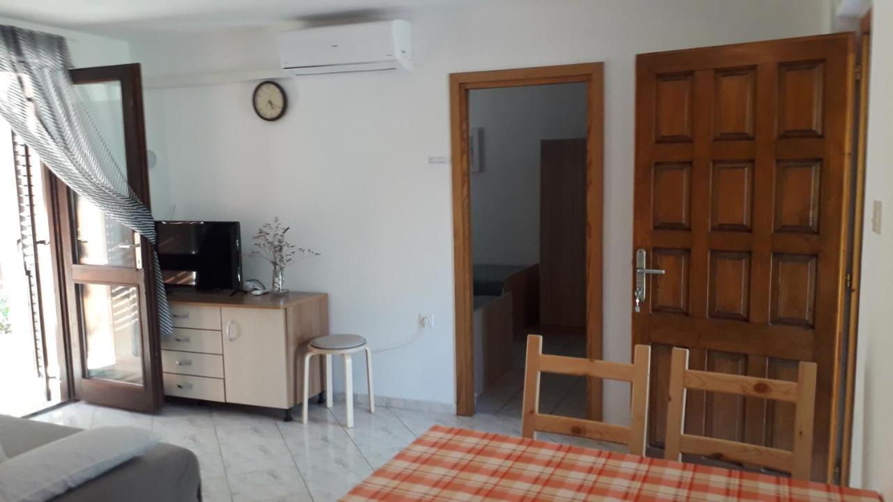 Apartmani Mia Ližnjan Εξωτερικό φωτογραφία