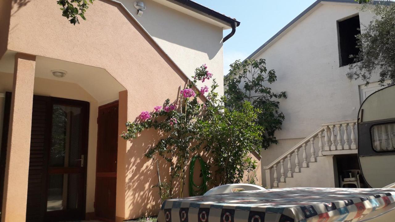 Apartmani Mia Ližnjan Εξωτερικό φωτογραφία