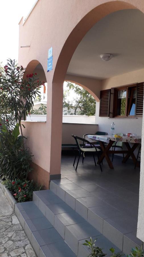 Apartmani Mia Ližnjan Εξωτερικό φωτογραφία