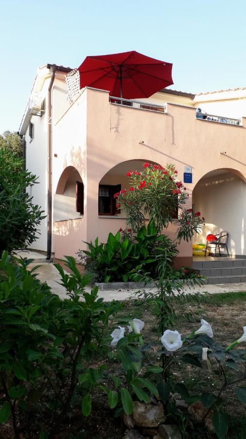 Apartmani Mia Ližnjan Εξωτερικό φωτογραφία