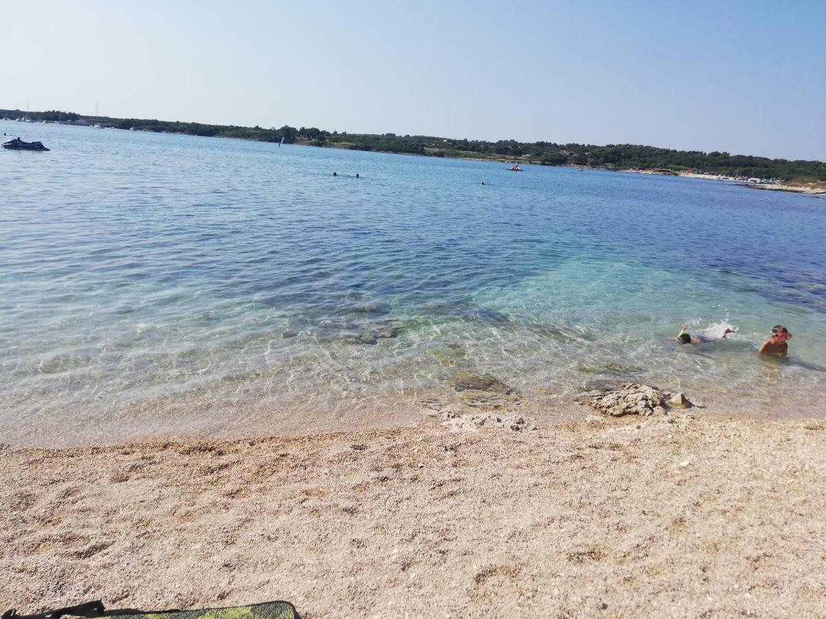 Apartmani Mia Ližnjan Εξωτερικό φωτογραφία
