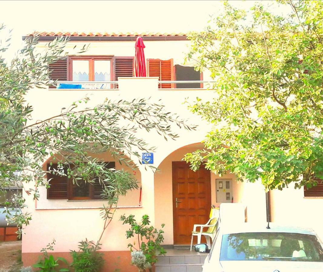 Apartmani Mia Ližnjan Εξωτερικό φωτογραφία