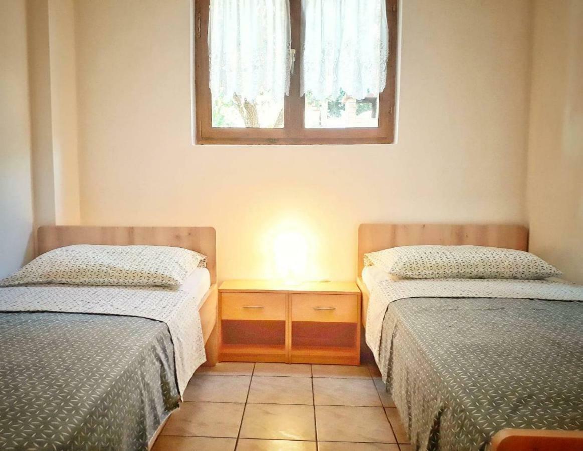 Apartmani Mia Ližnjan Εξωτερικό φωτογραφία