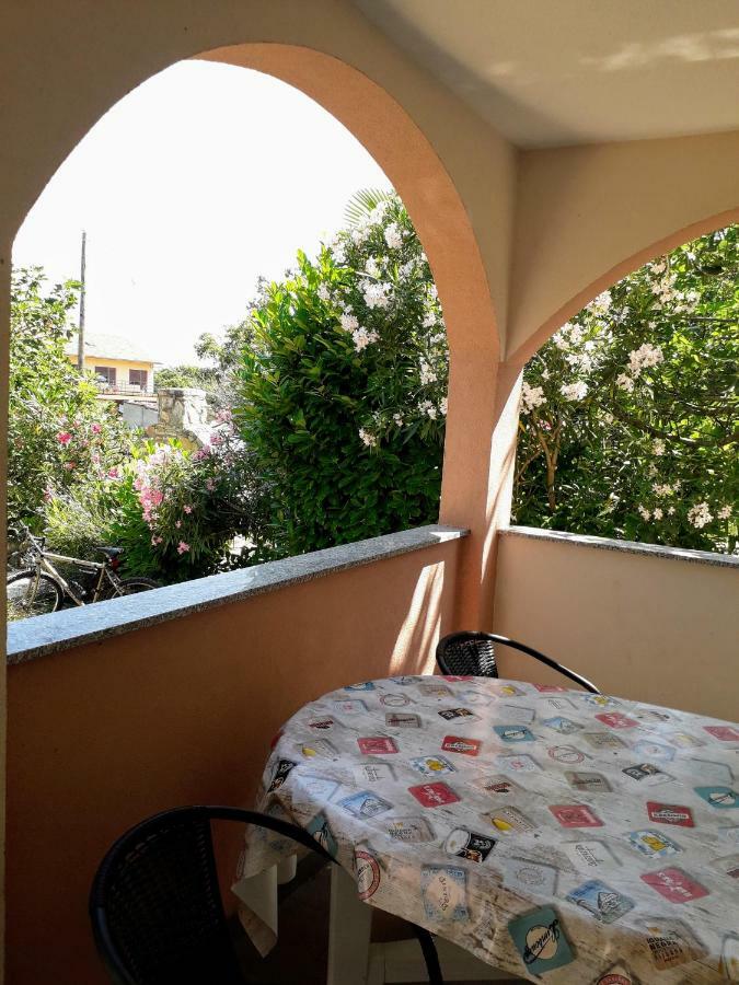 Apartmani Mia Ližnjan Εξωτερικό φωτογραφία