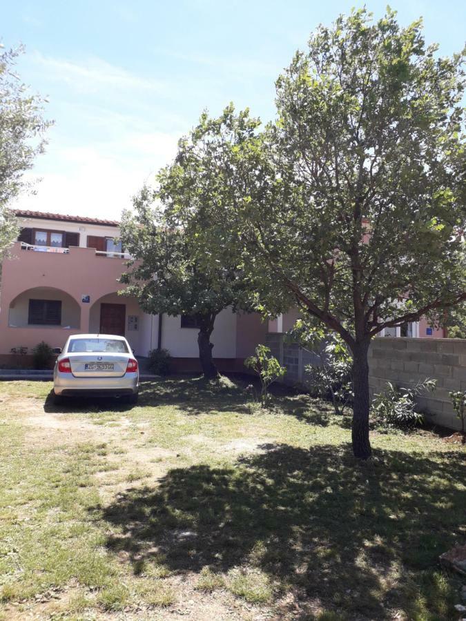 Apartmani Mia Ližnjan Εξωτερικό φωτογραφία
