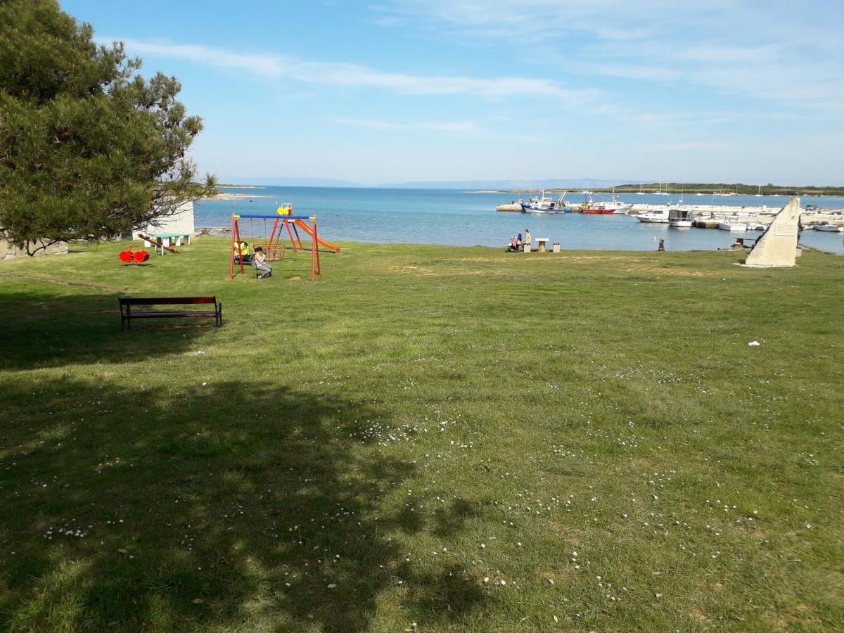 Apartmani Mia Ližnjan Εξωτερικό φωτογραφία